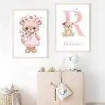 Affiche Prénom Bébé Nounours Personnalisée — 5 Styles, 4 Formats