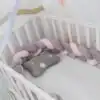 Tour de Lit Tressé 3 Brins — Doux, Sécurisé et Élégant pour Lit Bébé - Gris Rose Gris