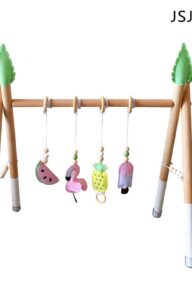 Portique pin nordique stimule le développement