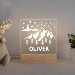 Veilleuse personnalisée avec prénom – Lampe LED bébé en bois, motifs au choix - Montagnes