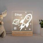 Veilleuse personnalisée avec prénom – Lampe LED bébé en bois, motifs au choix - Spacial