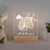 Veilleuse personnalisée enfant – Lampe LED bois prénom, motifs fantaisie & aventure - Licorne