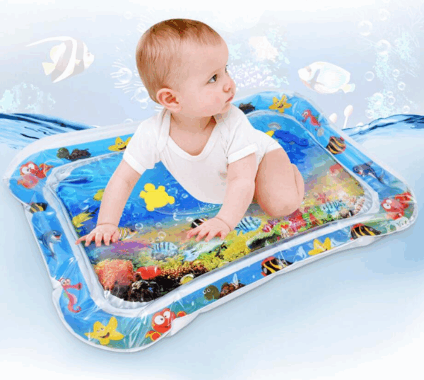 tapis d’eau gonflable pour bébé installé dans le jardin