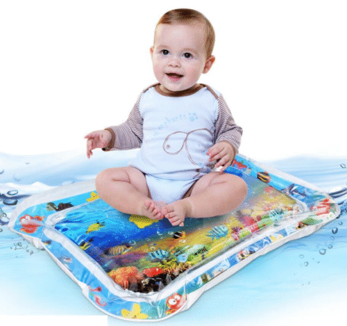 bébé jouant sur tapis d’eau pour bébé été
