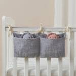 Organisateur de lit bébé - Rangement pratique pour couches et accessoires bébé - Gris