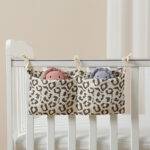 Organisateur de lit bébé - Rangement pratique pour couches et accessoires bébé - Leopards