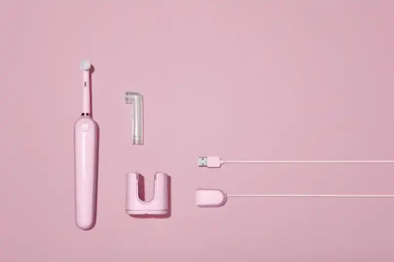 Escova de dentes para bebé: a que idade começar e como escolher?
