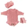 Gestrickter Baby-Spielanzug mit gesticktem Namen – personalisierter Body zur Geburt für Mädchen & Jungen - Rosa
