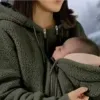 Polar-Tragejacke für Mama und Baby – Känguru-Jacke aus Sherpa mit Kapuze & warmem Reißverschluss - Militärgrün